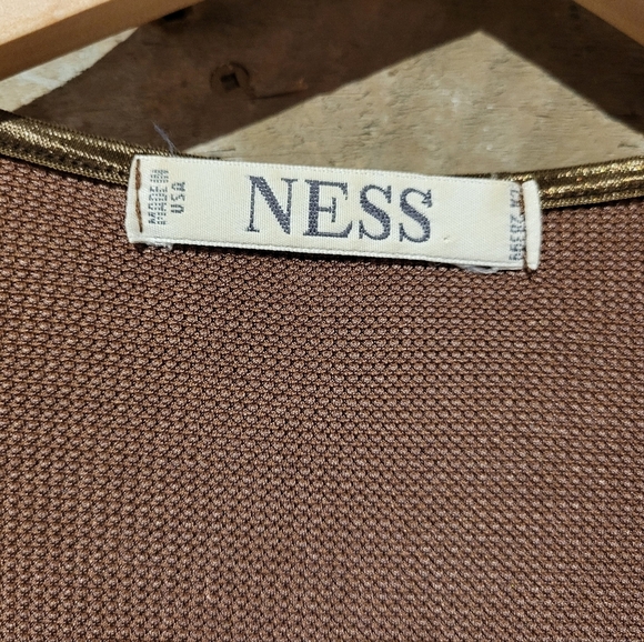 NESS Brown V-Neck Short Sleeve Top - Picture 2 of 3